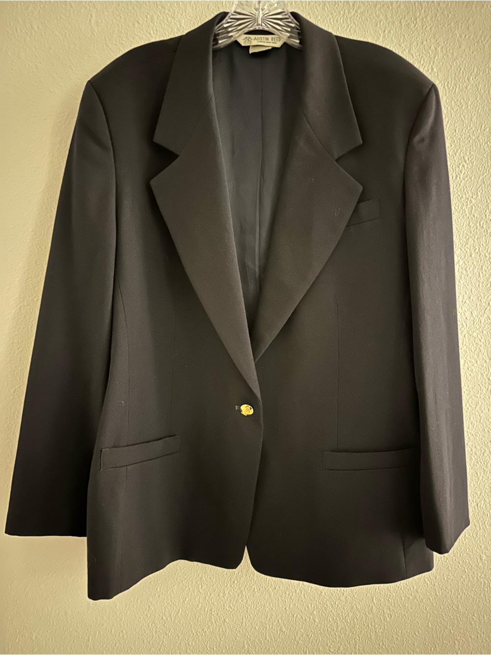 Austin Reed Women’s size 16 Navy Single-Button Sport Coat with Gold Button - Picture 4 of 12